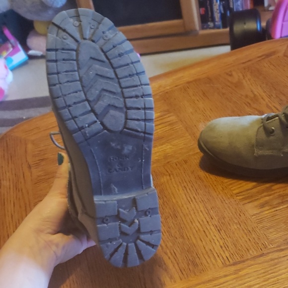 Boots - Picture 3 of 4